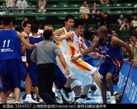 该出手时就出手，打球不行就打架，男篮在国际赛场的*力暴**事件