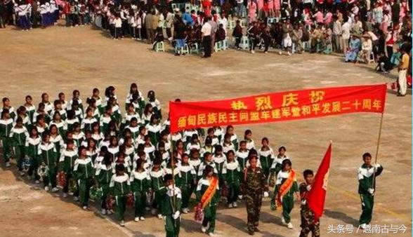 华人在此国人口排名第四，却不能使用汉字