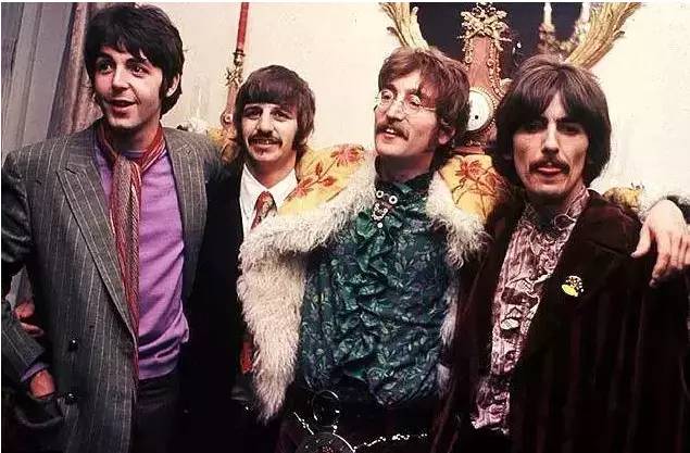 现在衣服最流行款式男装,今年最流行的款式男装