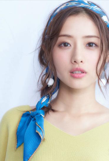 时尚发带怎么戴才好看,时尚潮流发带教程