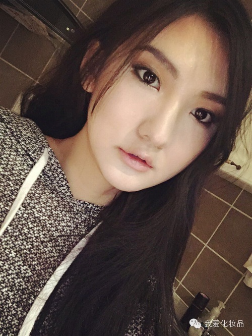 教你画最简单的妆,教大家画一枚超自然的烟熏妆