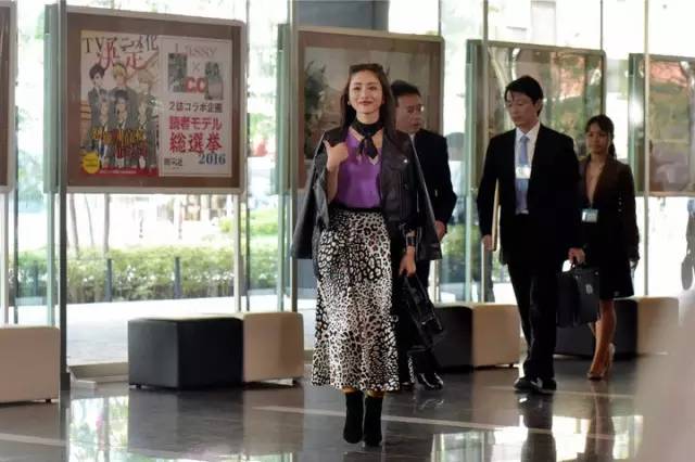 石原里美穿搭款式,石原里美经典穿搭解析