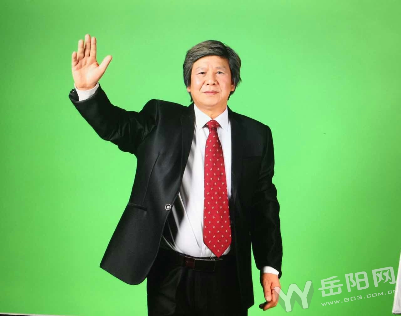 “奥巴马”经纪人邹当荣又整出了两个“特朗普”被称：正宗“国产”，亚太制造，特靠谱！