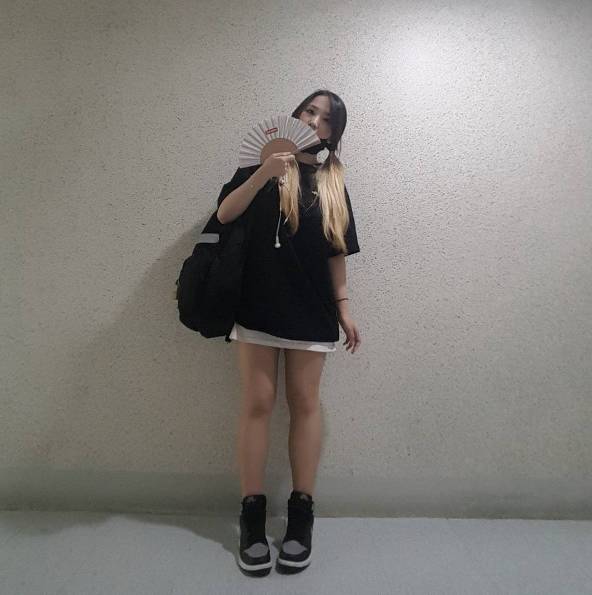 aj1为什么感觉两双鞋面不一样,aj1灰白高帮最新发售的是限量款吗