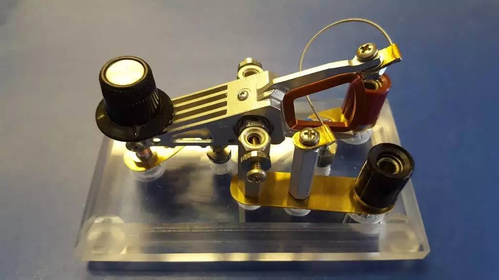 这款手键有着硬盘血统！