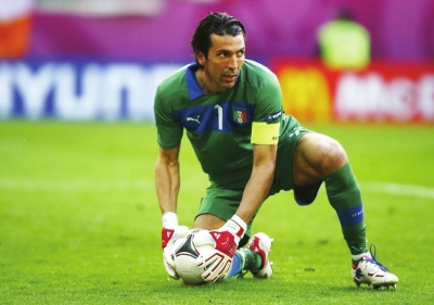 瓒崇悆涓栫晫瑙勫垯,涓栫晫瓒冲潧鍥涘ぇ閾佸緥