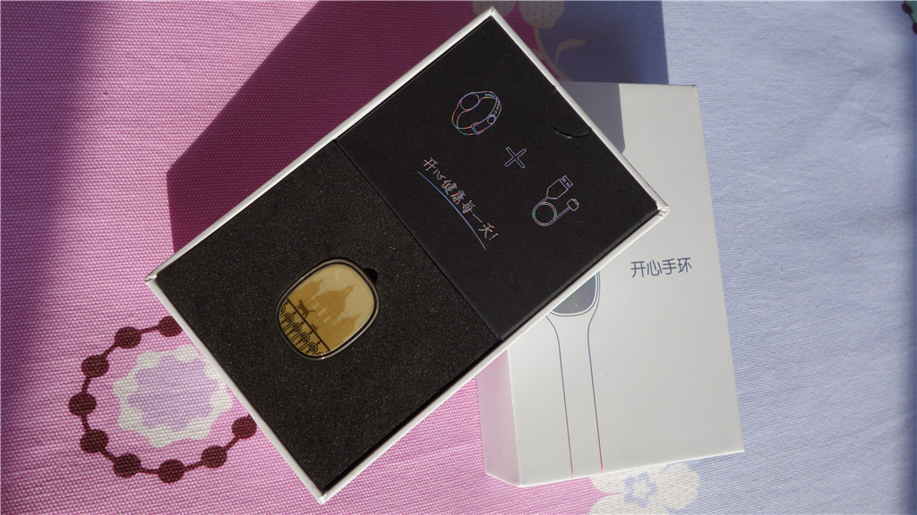 科技引领时尚精致令人折服——心麦XM-O1B1开心手环