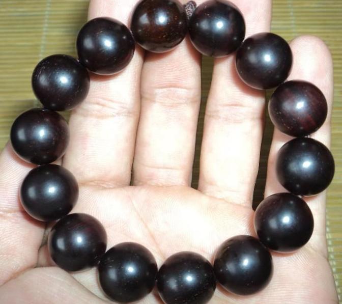 怎么样让手串变得又黑又亮,手串有点黑怎么弄白