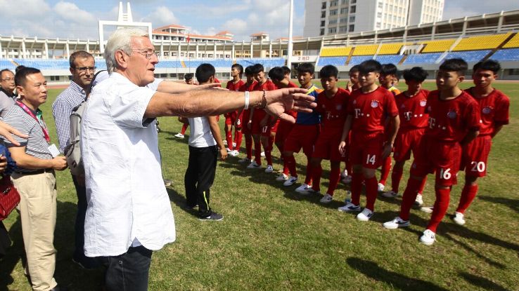 汤姆拜尔足球战术,汤姆拜尔足球凌空球