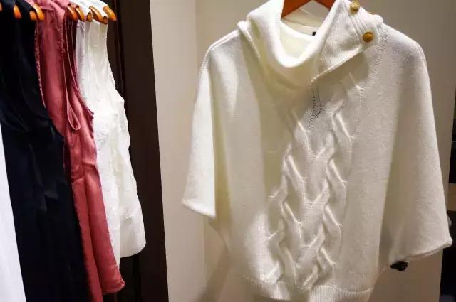 它帮你集齐快消品牌，一伙打折让你365天穿衣不重样