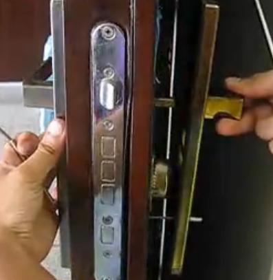 更换老式王力防盗门锁芯的方法,防盗门更换锁芯价格一般多少