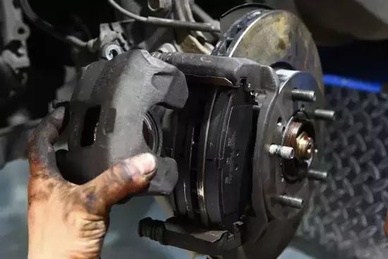 黑色轮毂污渍怎么去除,轮圈发黄怎么清洗