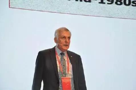 准周期材料:晶体学的范式转变