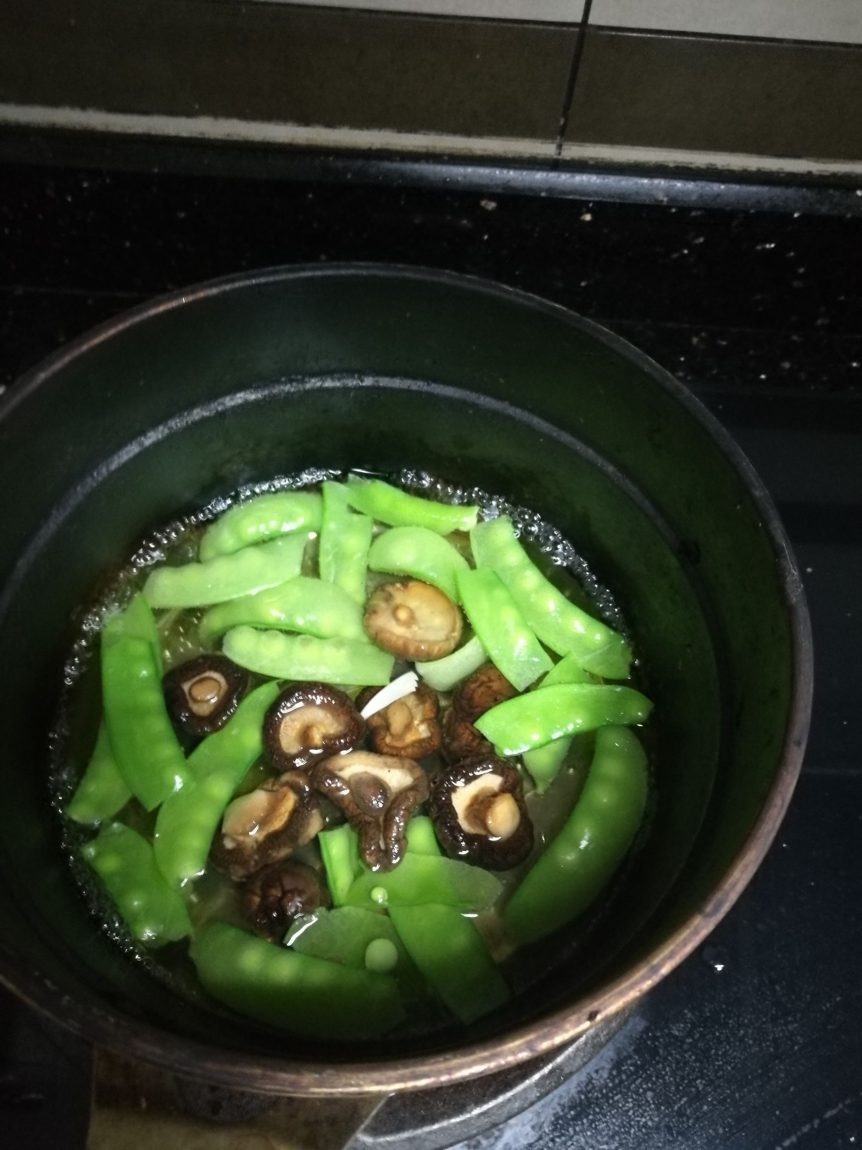 正宗香菇肉酱面,粉丝香菇包子的做法视频