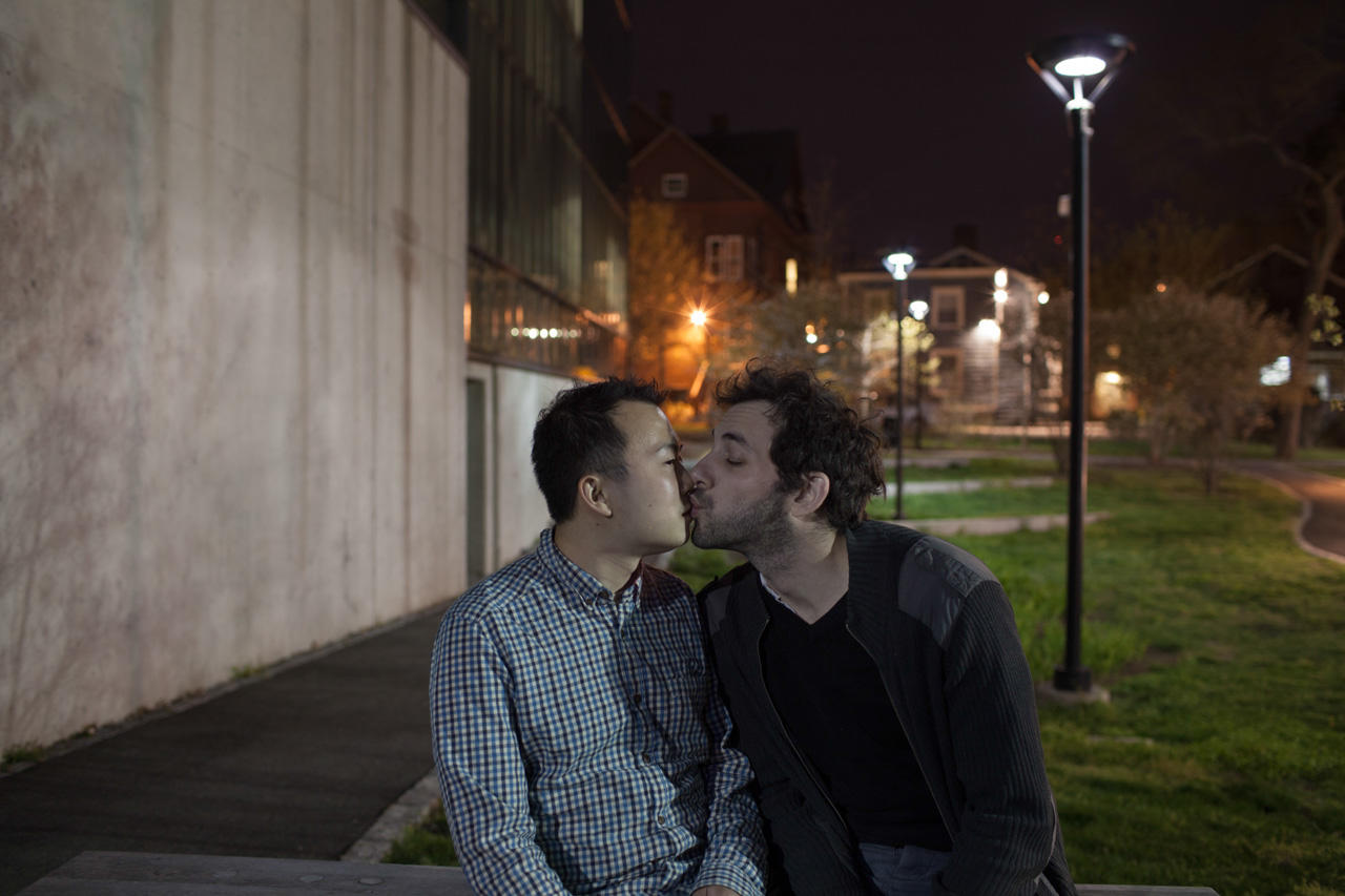 街头摄影师给陌生人拍照谈对象,摄影师街头给陌生人拍照