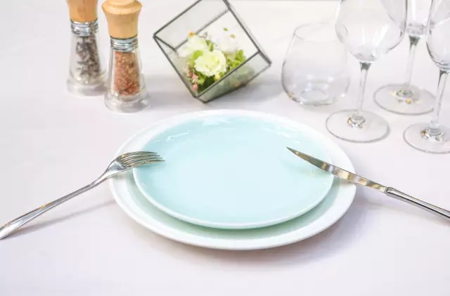 谈恋爱的时候总想吃东西,不会吃西餐第一次约会怎么办