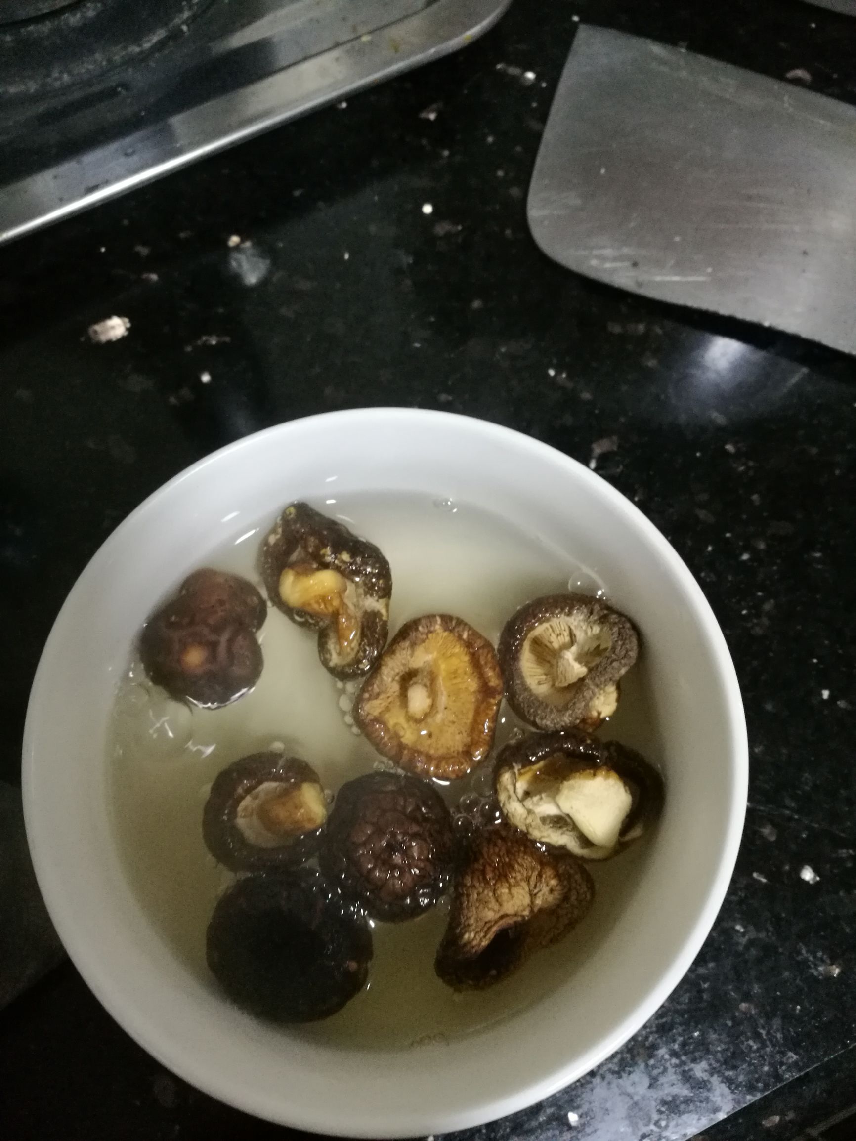 正宗香菇肉酱面,粉丝香菇包子的做法视频