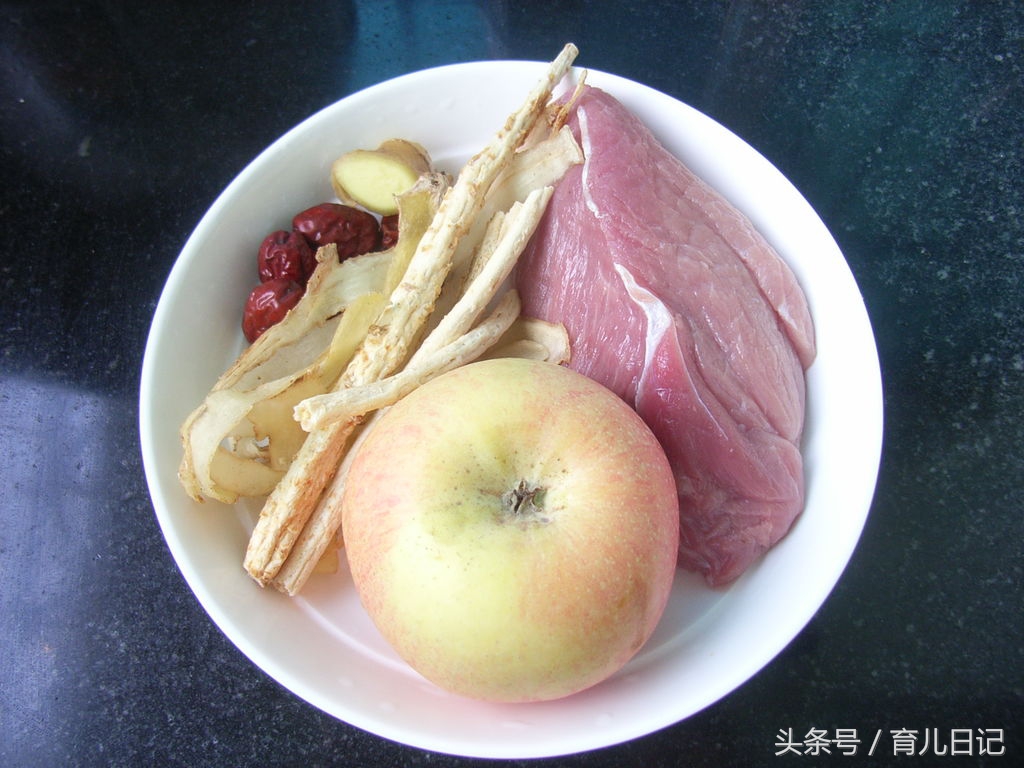 喉咙痛咳嗽喝什么汤水,夜咳嗽吃什么汤水