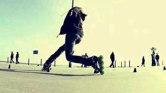 轮滑不是选择而是坚持和热爱,轮滑不仅是青春热血更是童真