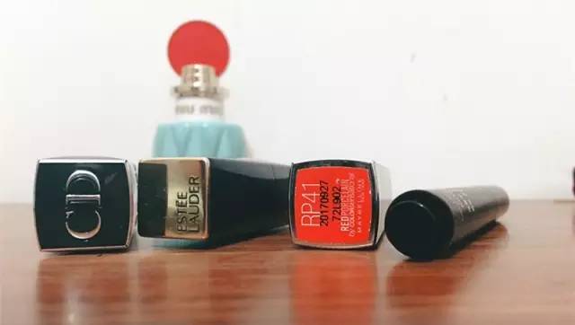 推荐一下最近很火的护肤品 (最近朋友推荐一款很好用的护肤品)