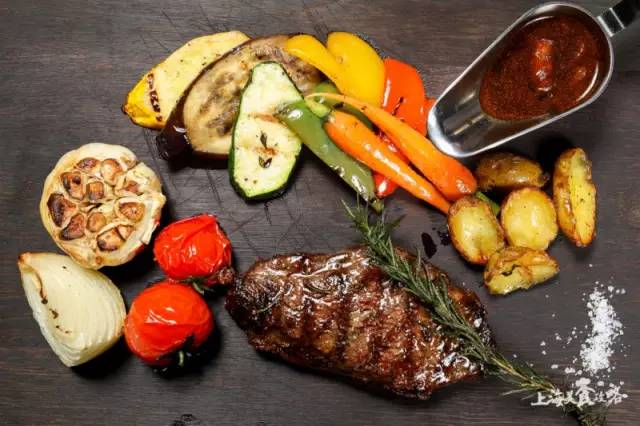 带上你的Dior、YSL到这家高逼格西餐厅，按口红数吃牛排！