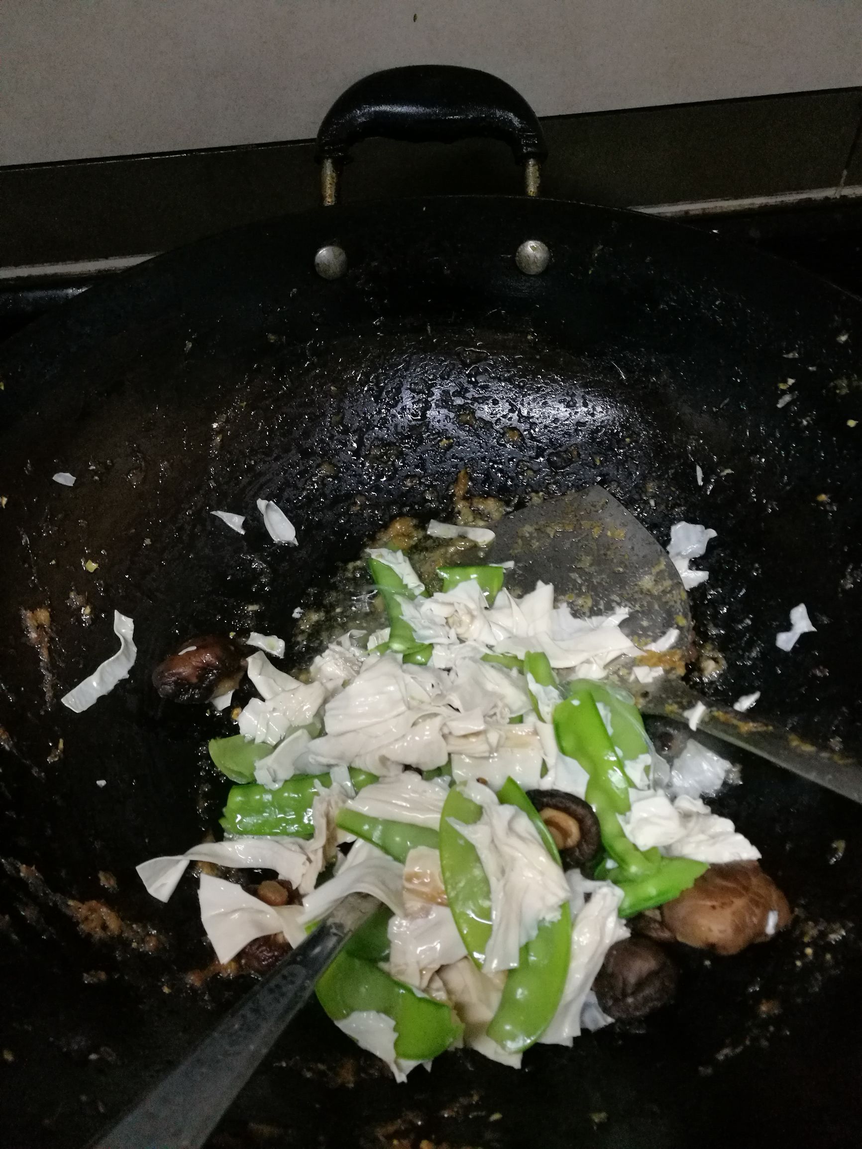 正宗香菇肉酱面,粉丝香菇包子的做法视频