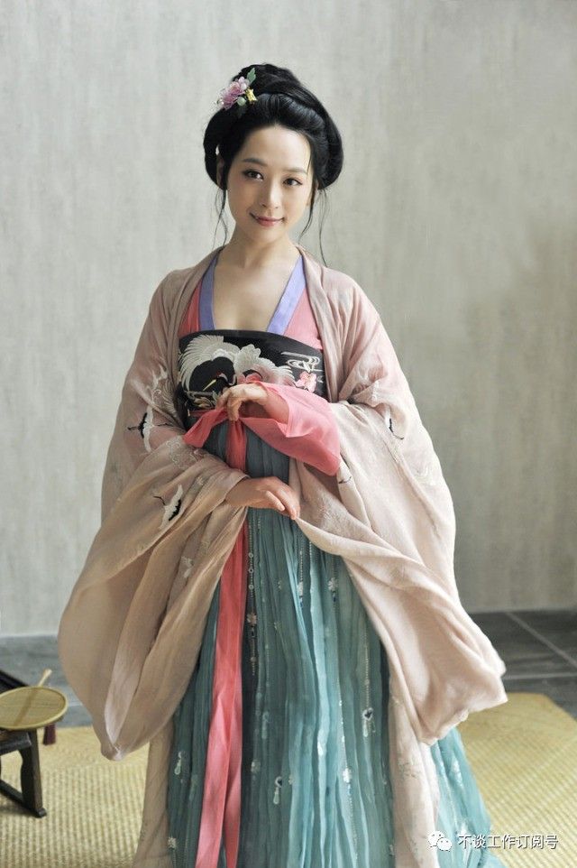 折叠汉服教程,能穿的汉服怎么折