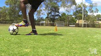 10种适用于足球爱好者的实用带球练习，赶快练起来吧！