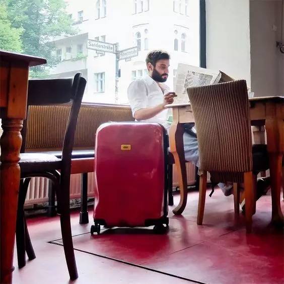 这个行李箱烂到不忍直视，却被各路明星疯狂追捧，why？