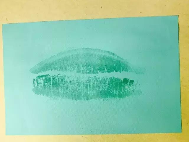 嫌用唇膏不够man的男人,注定吻不上心爱姑娘的唇