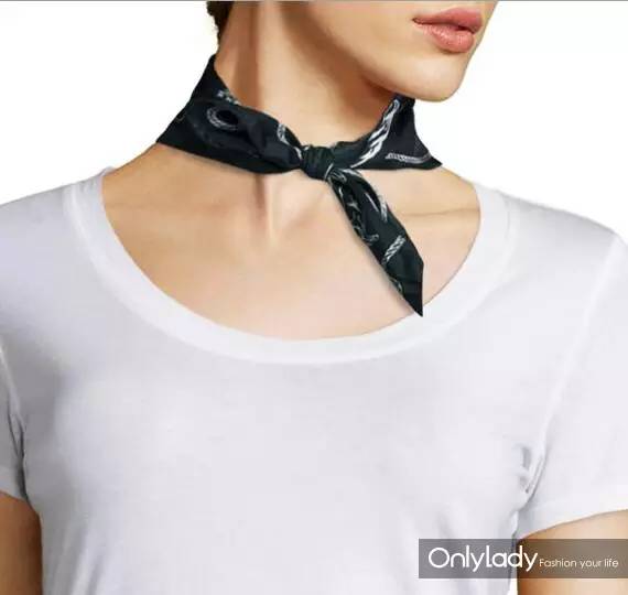 凯特王妃蓝色丝巾,凯特王妃戴丝巾