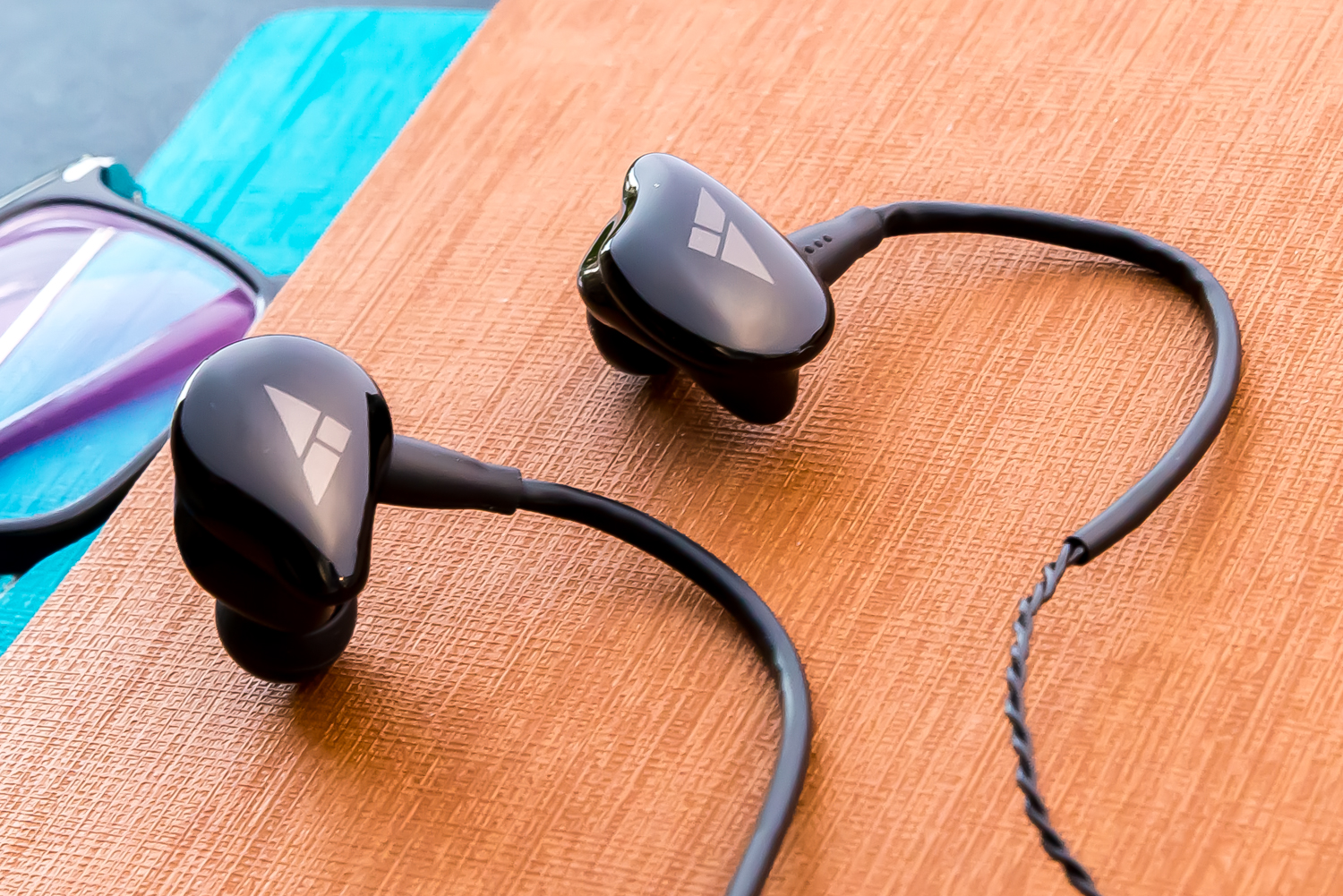 造型很酷的蓝牙耳机,造型好音效好的蓝牙耳机