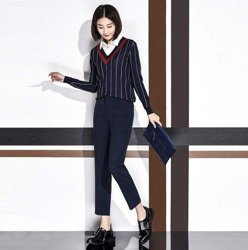 直筒小脚裤穿搭街拍,尖头鞋小脚裤穿搭街拍