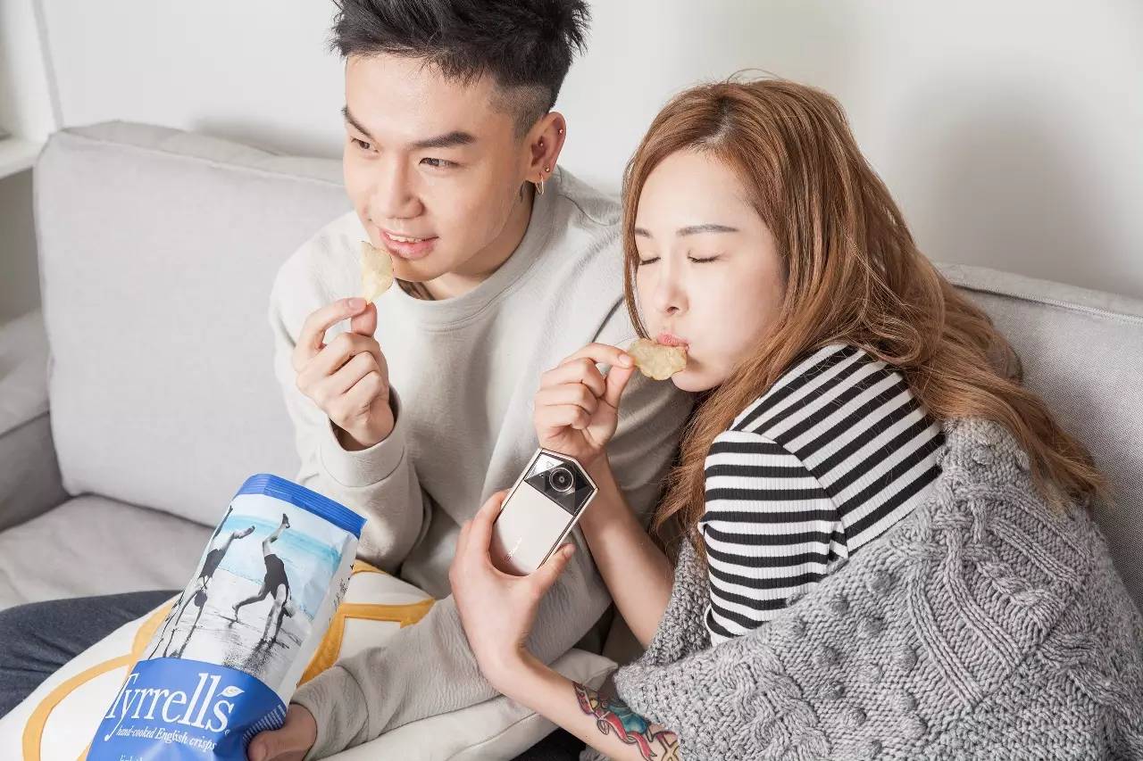 TR敢爱|男朋友不会拍照？这种秀恩爱方法最方便快捷！