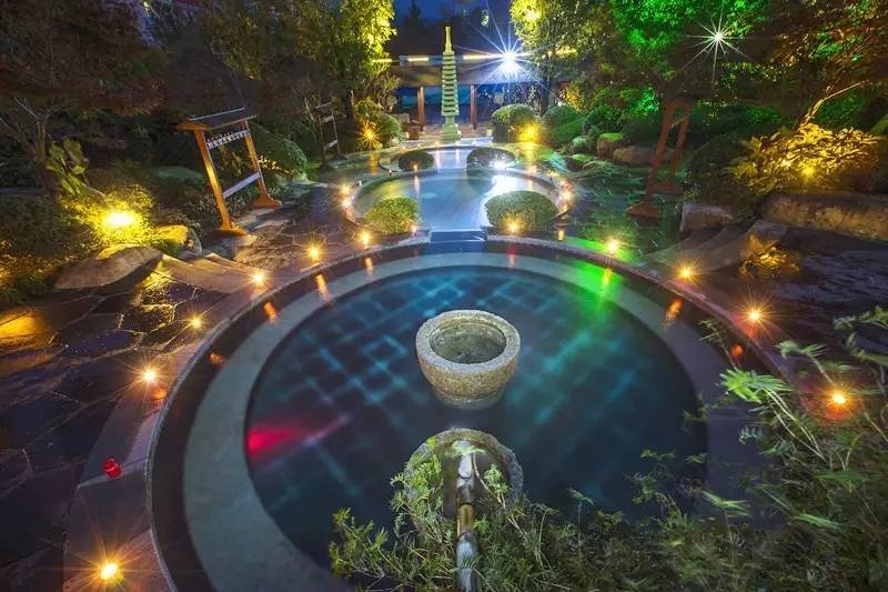 惊艳！绿皮火车开进温泉城，将VIP泡汤进行到底！「浙里温暖NO.11」