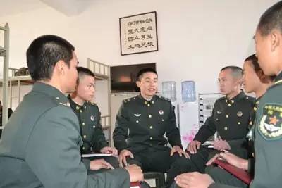 手肿握不了拳怎么回事,手起刀枪刺又肿又疼怎么处理