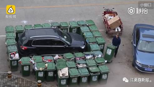 醉汉找口吃大爷指挥倒车，结果……