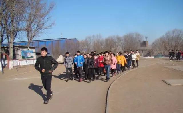 校园采风广播稿,校园风彩泥