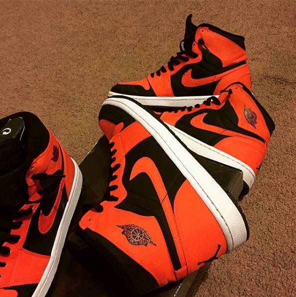 aj1现在哪双鞋值得入手,aj1两双不同配色一脚穿一只