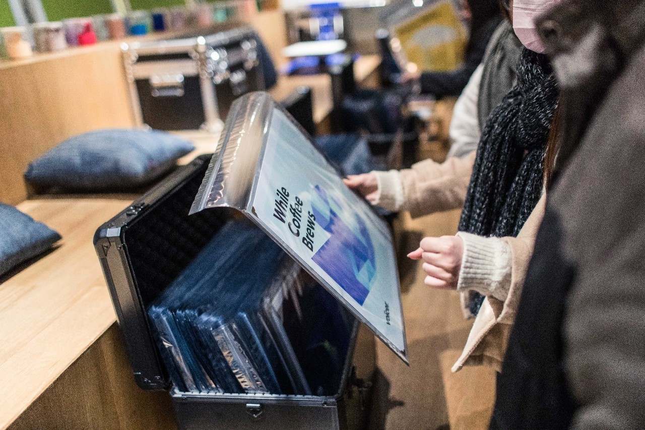 图集｜我们带着这些“黑胶唱片”和几百个好看的人，一起入侵了DOE