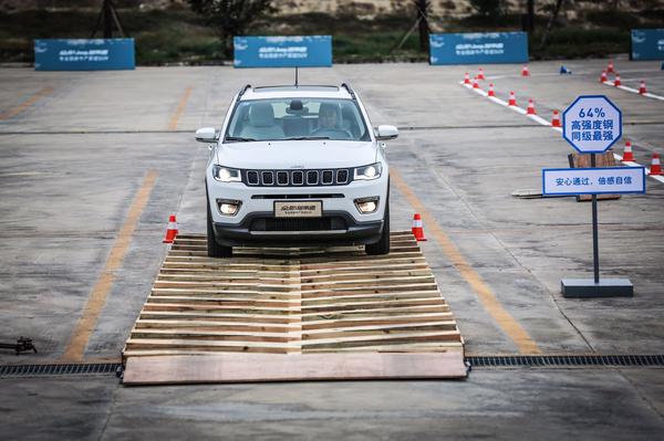 试驾全新jeep指南者,jeep指南者有哪些越野性能特点
