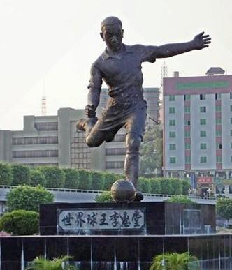 中国足球球王李惠堂进了多少球,足球球王前十名李惠堂