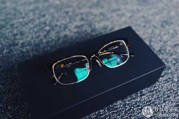 柯南戴白眼镜图片,柯南同款眼镜戴上之后能看见吗