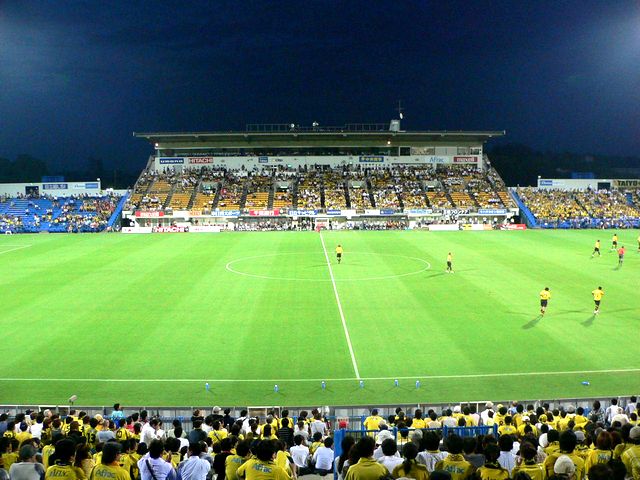 为什么中国没有天然草坪足球场,为什么中国的草坪那么少