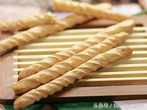 6个月宝宝吃磨牙棒还是磨牙饼干,7个月的宝宝磨牙饼干适合吃哪个