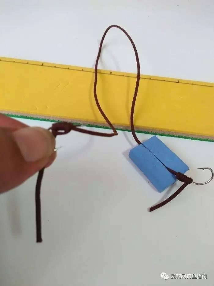 怎么利用蝴蝶夹绑鱼钩视频,用橡皮绑鱼钩教学视频