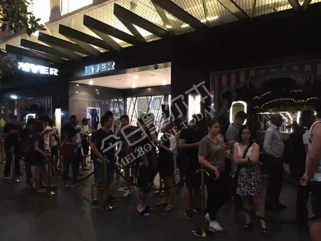 墨市BoxingDay现场:蔻驰5折!兰蔻YSL7折