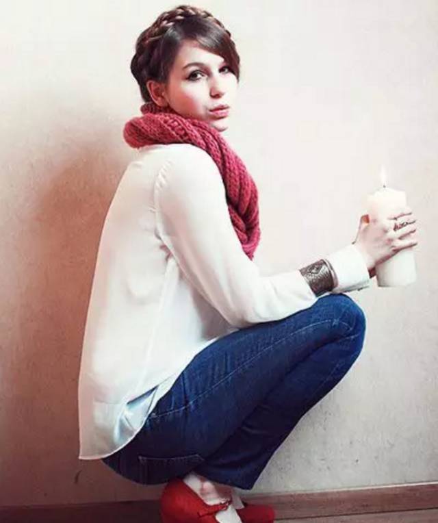 发型跟着风向走,冬天围围巾适合什么发型