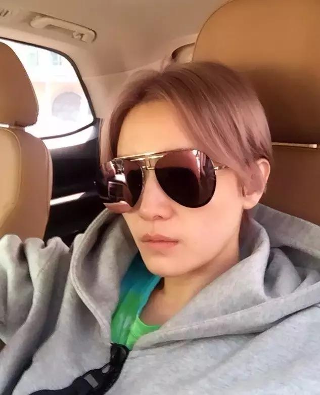 陈乔恩刘雯宋佳争着穿,那些年丑哭的国产牌子终于时髦上天!