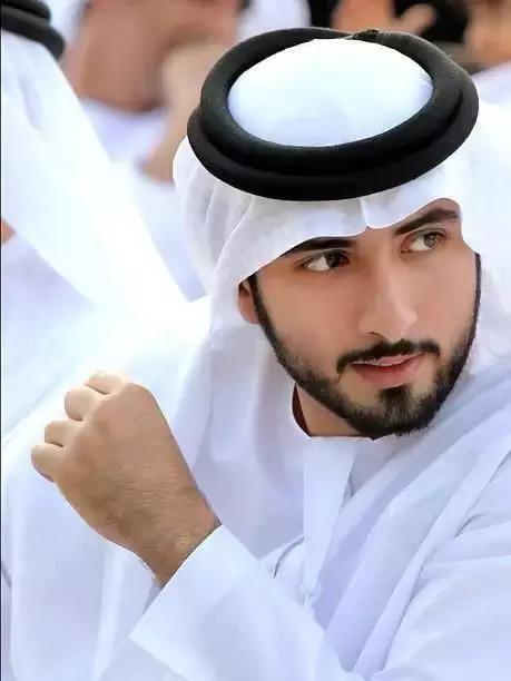 和大象拔河比赛,大象跟大象拔河